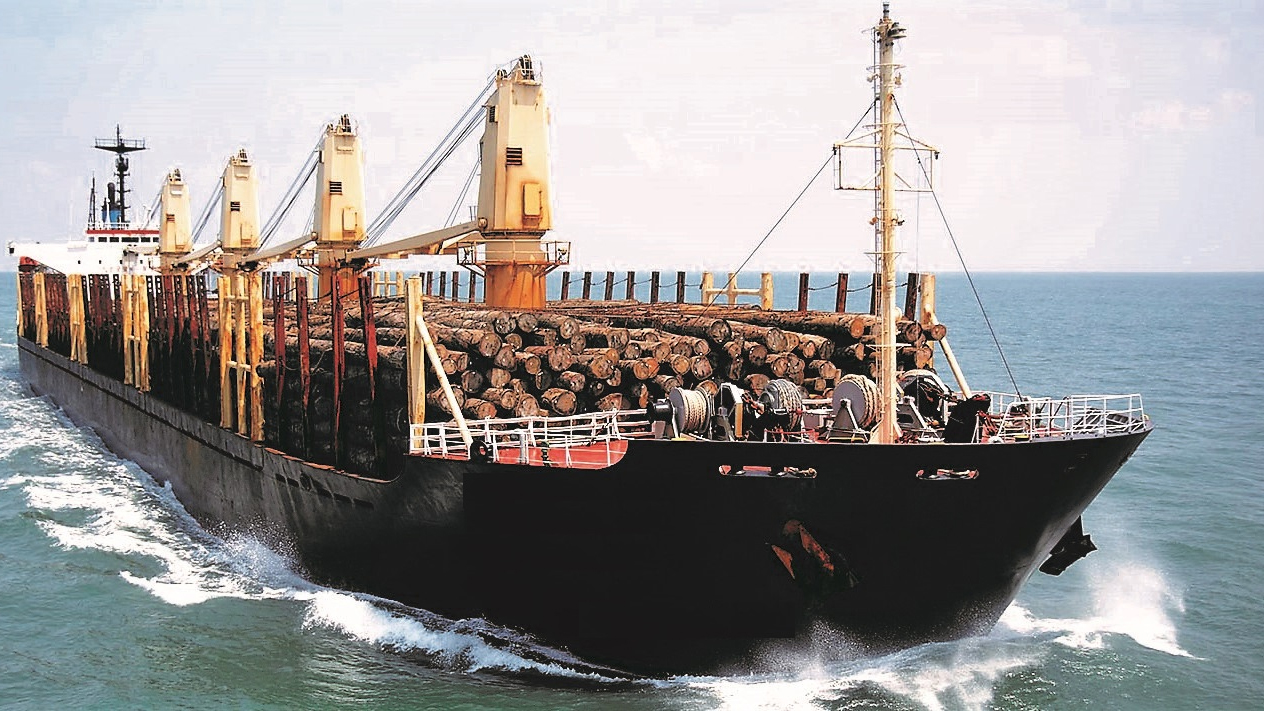 Log carrying ship