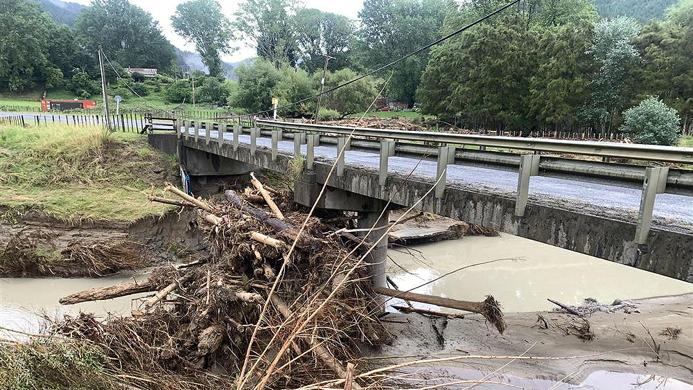 Gisborne slash at bridge