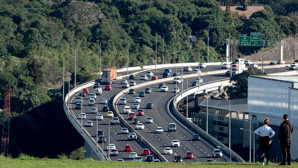 Auckland motorway, photo by Robert Calvert on Unsplash