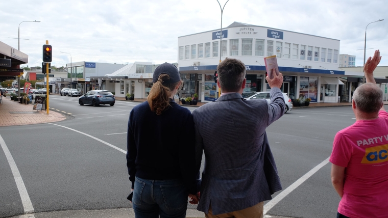 Waving to supporters. Image source: Mandy Te