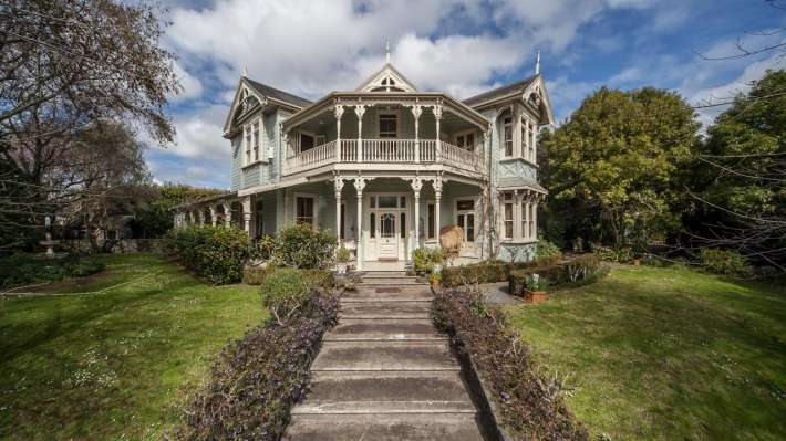 This old Onehunga mansion sold for $2,378,500.