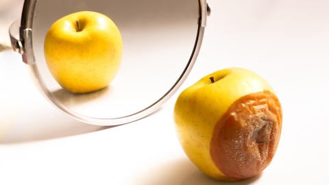 apple in mirror