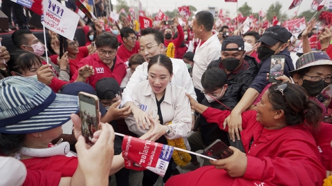 Shinawatra campaigning