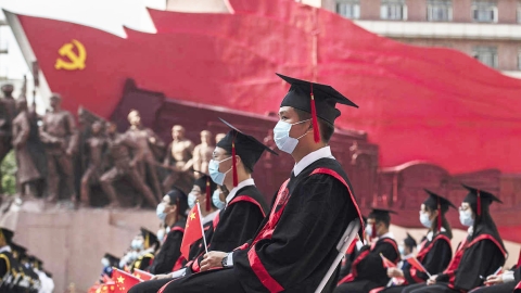 Graduating Chinese students