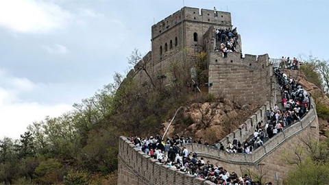 Holiday crowd on the Great Wall