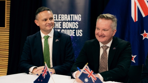 New Zealand's climate minister James Shaw (left) meets with his Australian counterpart Chris Bowen in June 2023