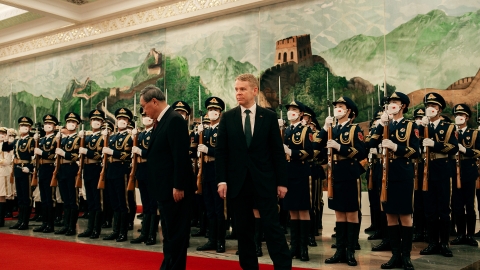 Chris Hipkins in the Great Hall of the People in Beijing with Chinese Premier Li Qiang