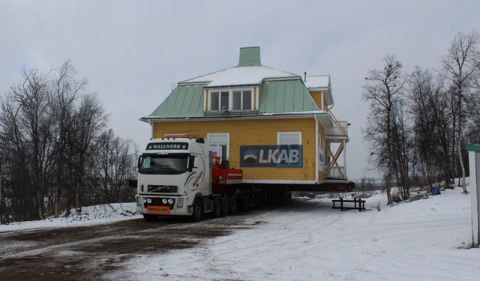 House on truck