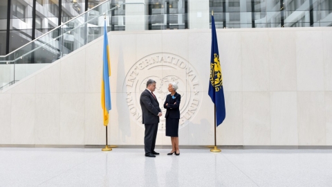 Former president of Ukraine talks with former managing director of the International Monetary Fund Christine Lagarde in 2017