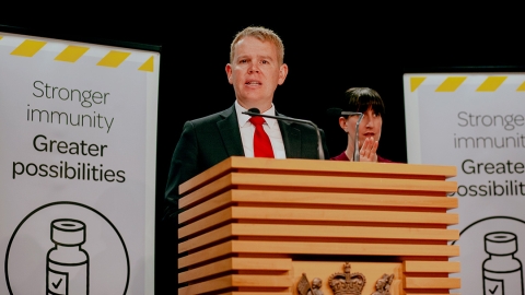Chris Hipkins promotes vaccination while Health Minister during the covid pandemic 