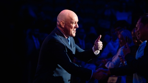 National leader Christopher Luxon gives the thumbs up sign