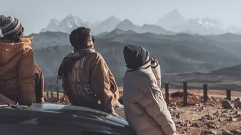 China tourists looking at mountains