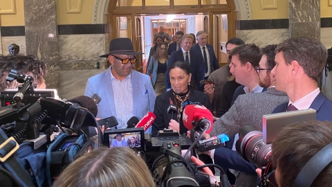Te Pāti Māori co-leaders Rawiri Waititi and Debbie Ngarewa-Packer talk to media. Image source: Mandy Te