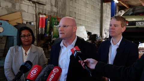 Labour's finance and economics spokesperson Barbara Edmonds, small business spokesperson Dan Rosewarne and party leader Chris Hipkins. Image source: Mandy Te