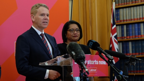Labour leader Chris Hipkins and Labour finance and economy spokesperson Barbara Edmonds outline the party's fiscal plan. Image source: Mandy Te